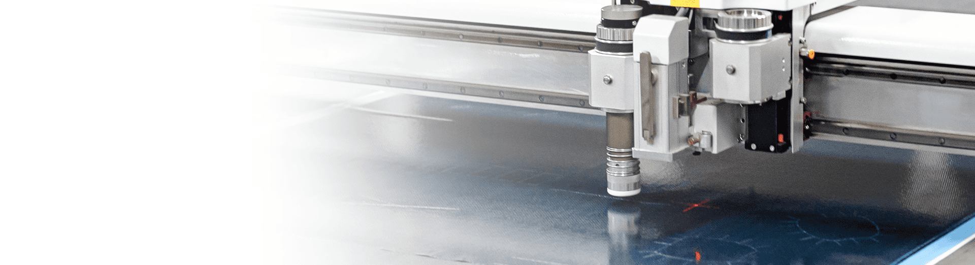 Automatic carbon fabric cutting machine